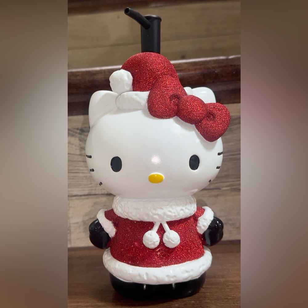 Super Cute 🥰 Hello Kitty In Santa Suit Christmas Soap/Lotion Pump Dispenser